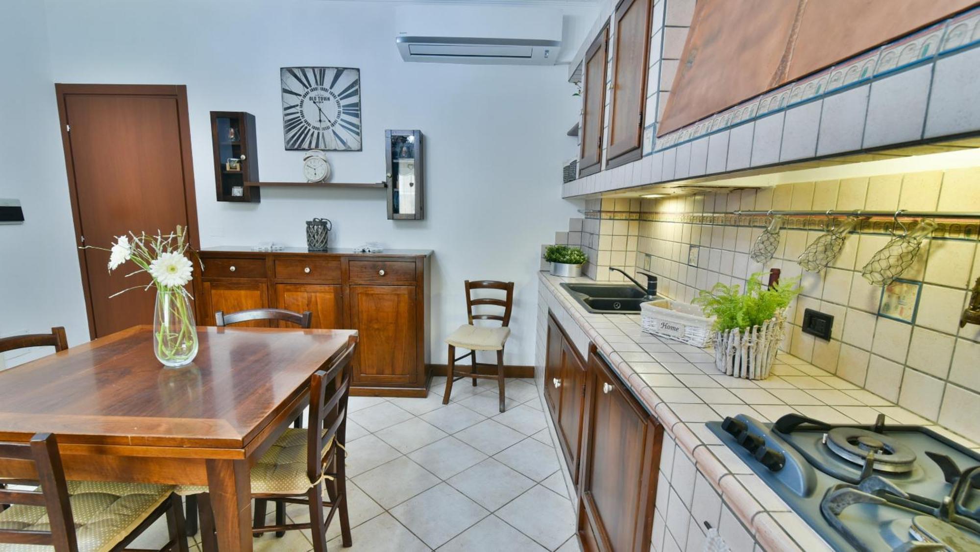 Fontana Oasis Apartments 카스텔누보델가다 객실 사진